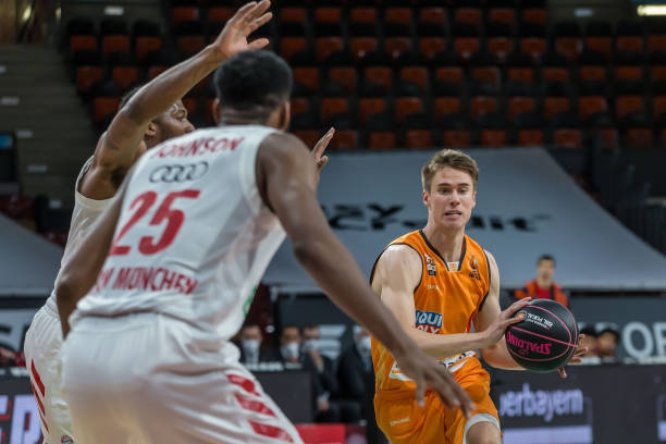 攀升至高位 攀升至高位